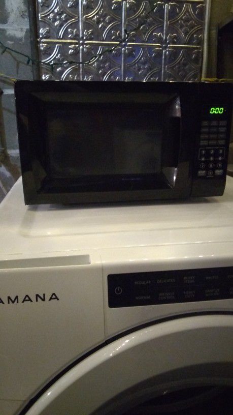 Mainstay Microwave 700 watt