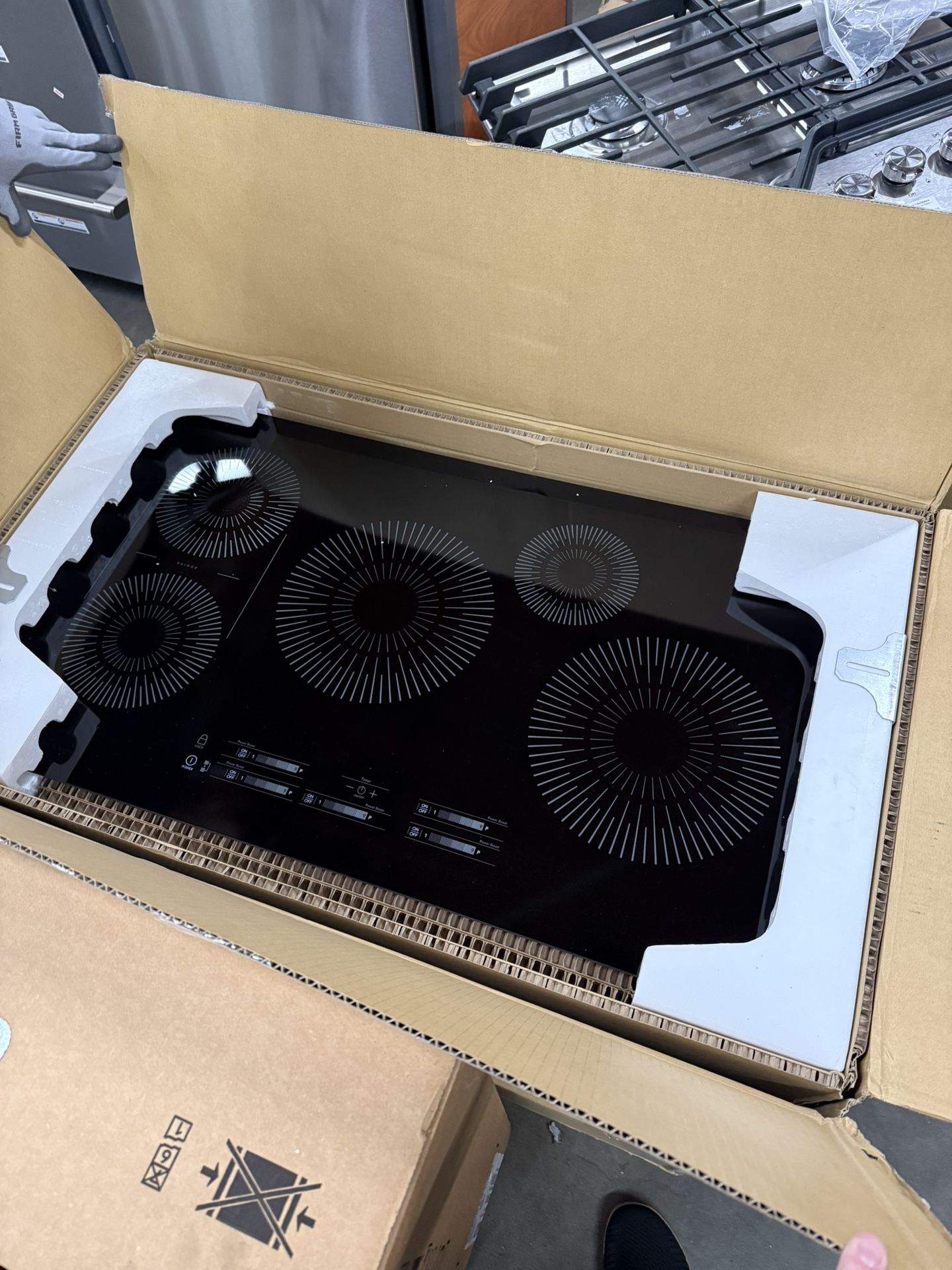 Frigidaire FCCI3627AB 36 Inch Induction Cooktop