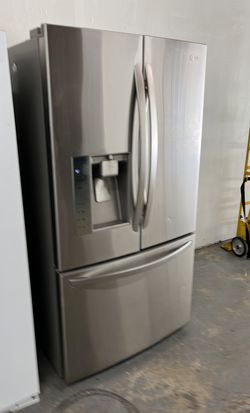 LG French Door Refrigerator With Ice Maker 
