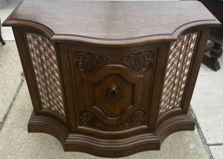 Mid Century Retro Vinyl Record Player Buffet / Stereo / Cabinet