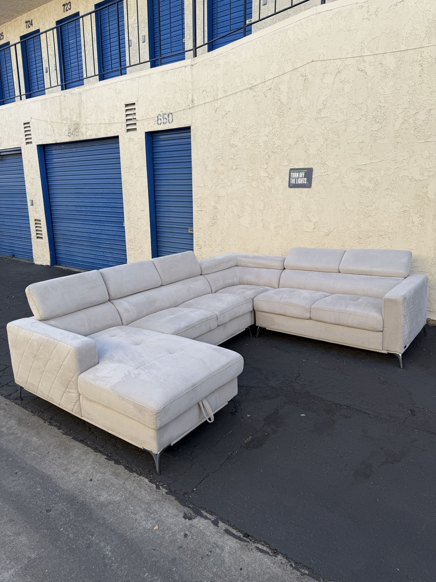 π₯ Blaise Fabric Sectional w/ Storage Chaise β Modern, Spacious & Like New! π₯