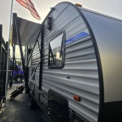 Rv Travel Trailer Toy Hauler 18' Ft 2022