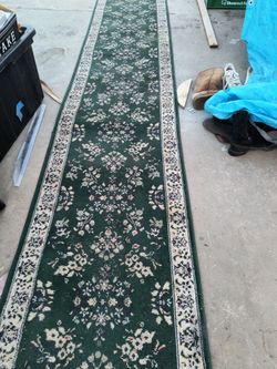 370" x 25.5" OF A BEAUTIFUL RUNNER