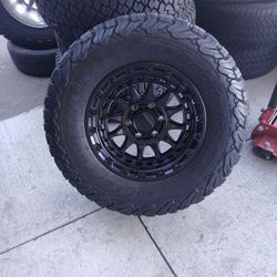 17x9 6x139  6x135   Kmc  Con Yanta Usada 285 70 17 Bf Godrich 