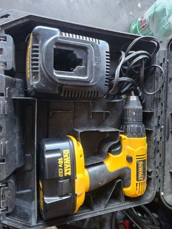 DEWALT. 18V. DRILL