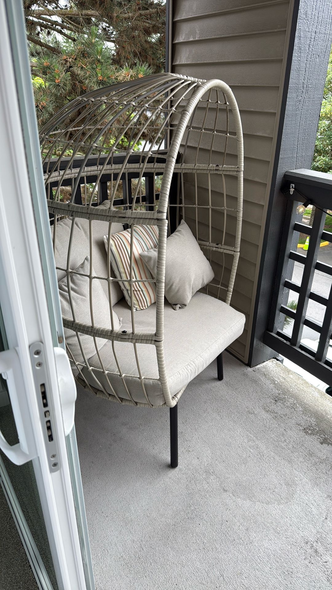 Egg chair