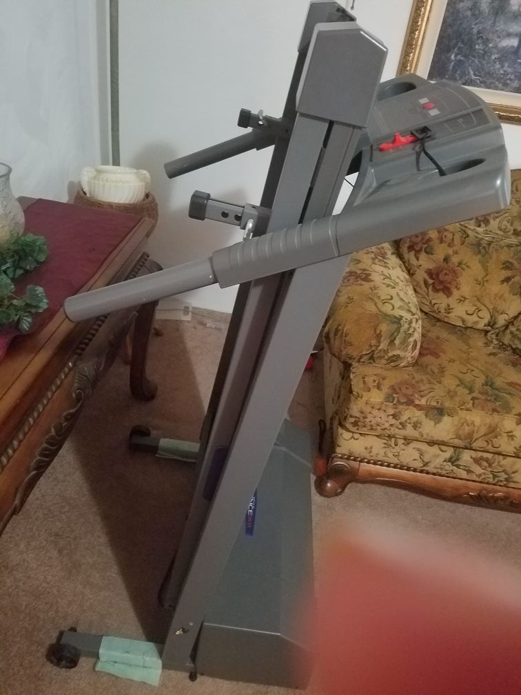 Weslo Cadence DS11 treadmill