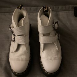 Dr Martens Woman Size 10  Like New 