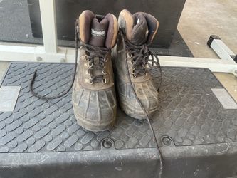 Boots size 4