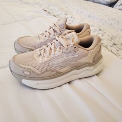 Brand New Books Ghost Max Women's Running Shoes size 7.5