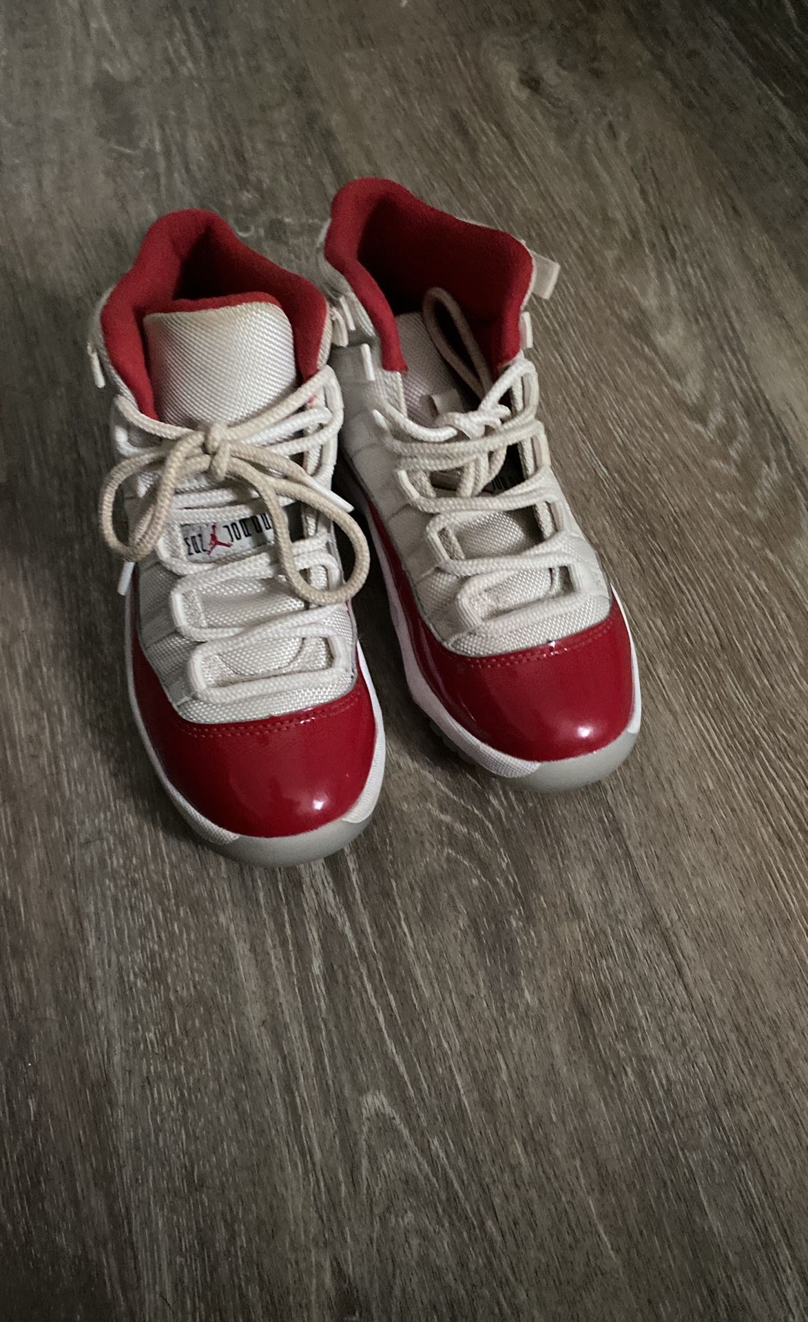 Retro Jordan Cherry 11
