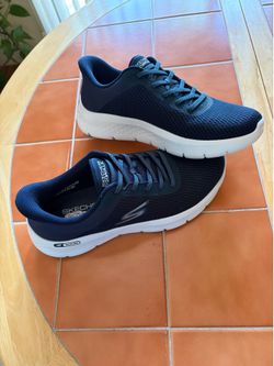 SKECHERS- SLIP INS   - NEW  WOMANS GO WALK