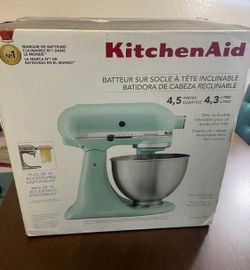 KitchenAid Mixer NEVER USED