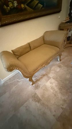 Elegant Upholstered Chaise Bench with Carved Wood Frame – Traditional Accent Bench
