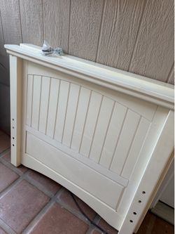 Single bed (twin size) beige bed frame