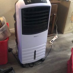 climatizador evaporativo portátil NewAir, modelo AF-1000W