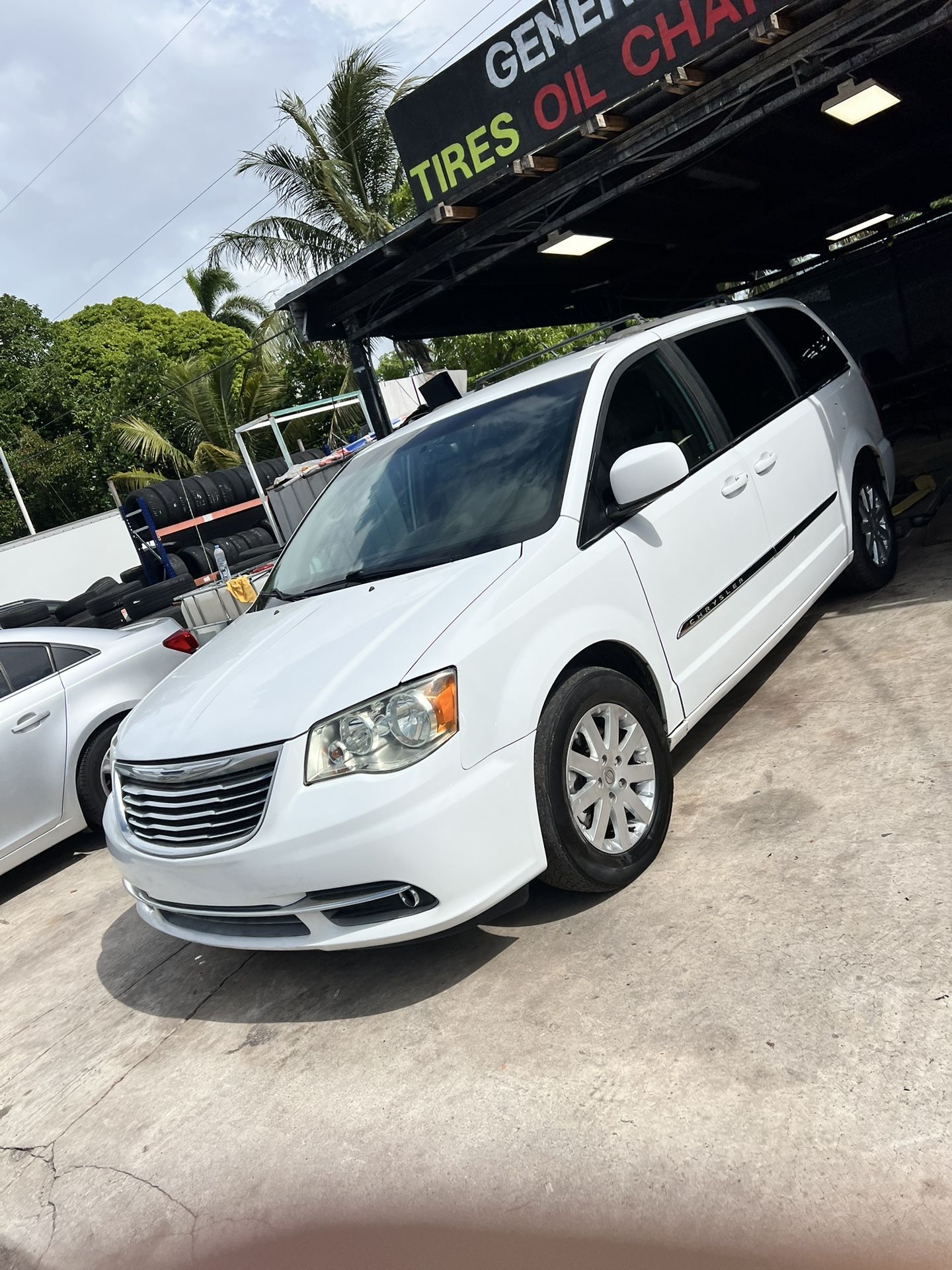 mini van 7 seat clean title dodge Caravan