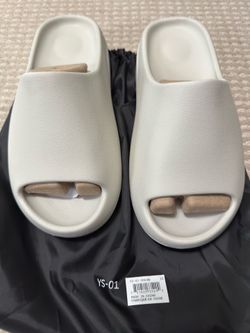 Yeezy YS-01 Authentic Slides - Size 10