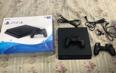 Ps4 slim with box Preowned
