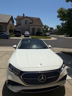 Mercedes-Benz E-(contact info removed) Sedan LOW MILES