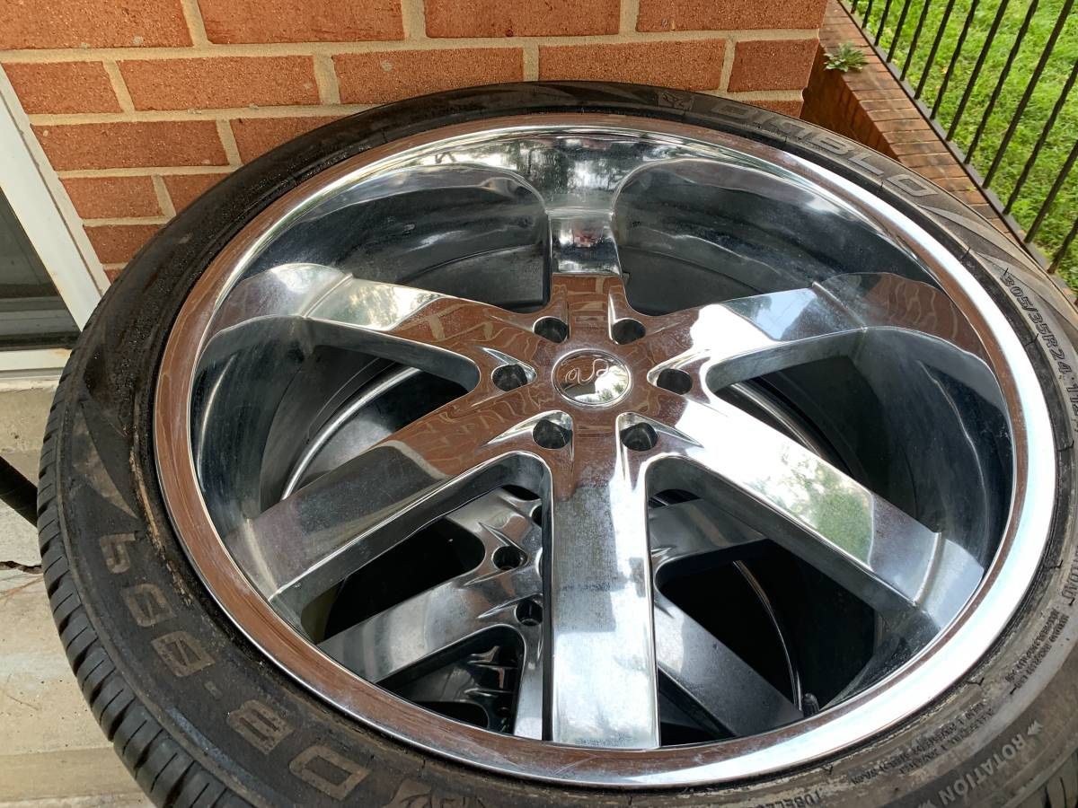 Selling my 24 inch U2 wheels off of my 2013 Ford F-150. They are wrapped in a Diablo in a DB-009 305/35R24. The tires have less than 2000 miles on th