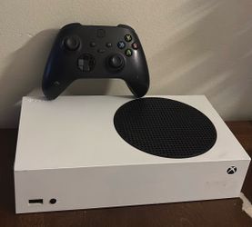 Xbox series s works good and has no problem Must come to me to buy