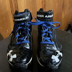 Under Armour Soccer unisex children's shoes size 5.5 Y