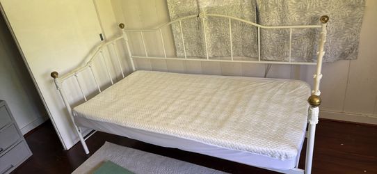 Twin size mattress and frame