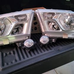 2020 Ram 1500 OEM headlights and Fog lights 