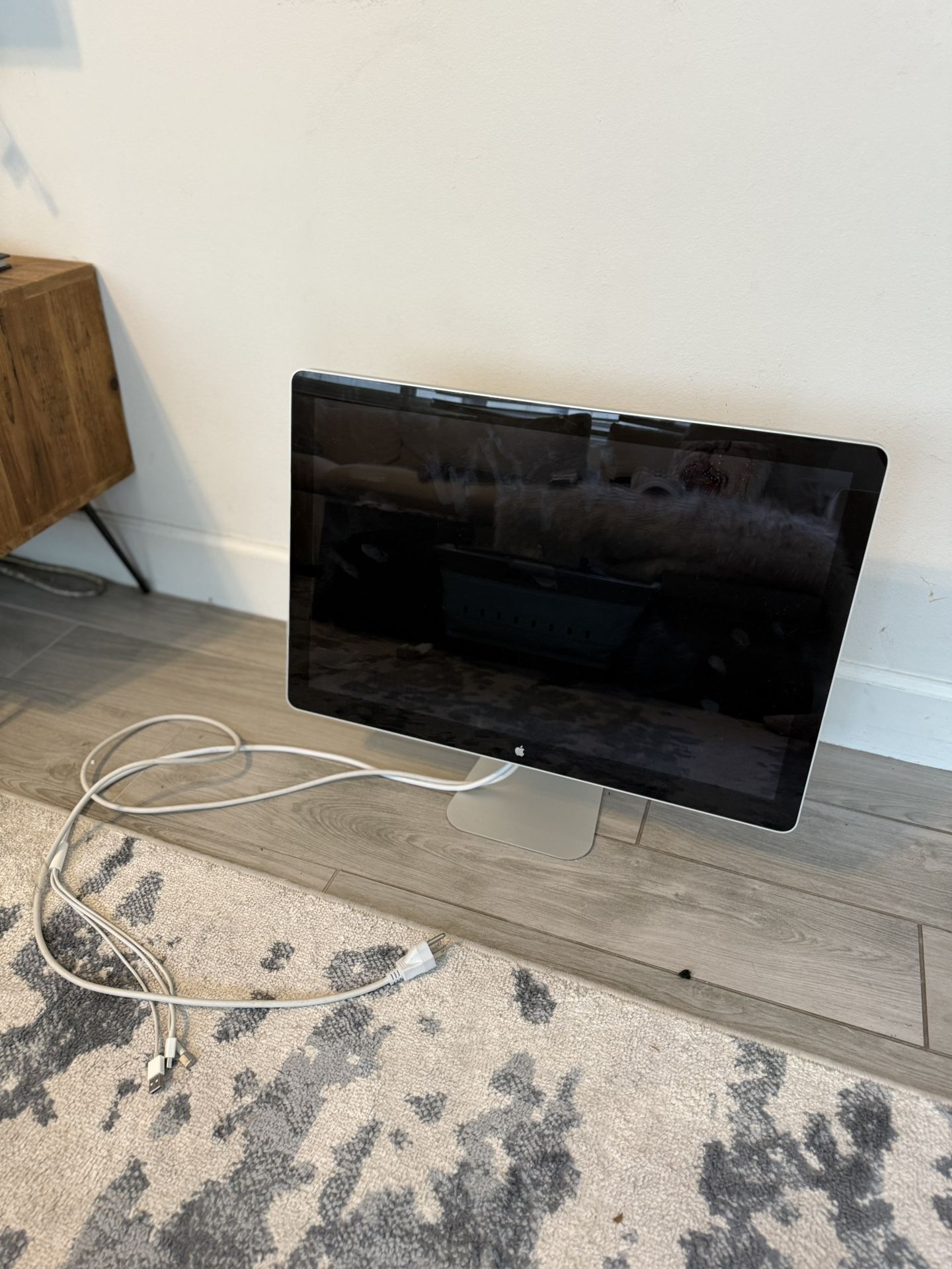 Apple Mac monitor Silver
