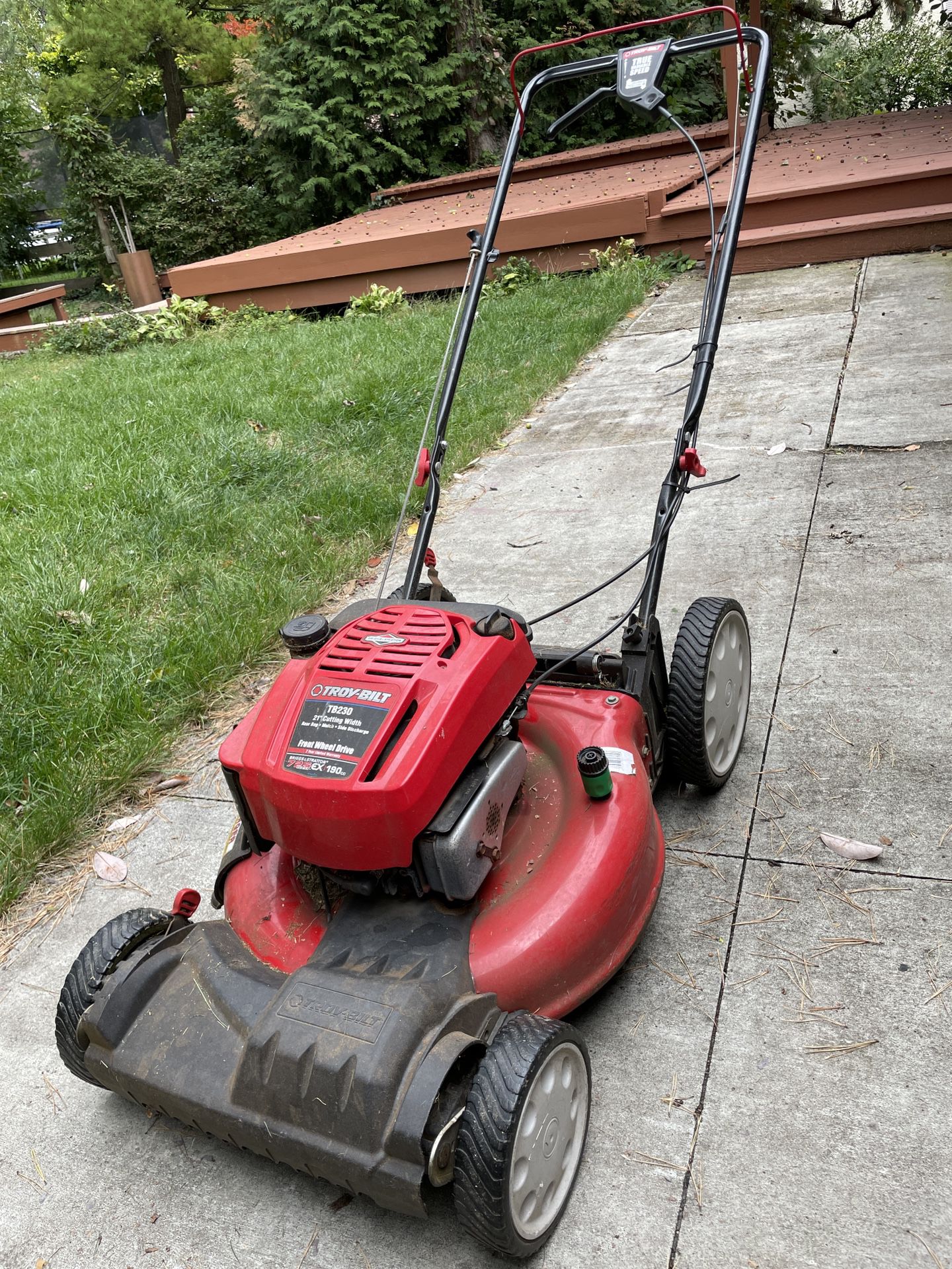 Troy - Bilt Push Lawn Mower WORKING Gas Lawnmower 21" Cutting Width Good Condition (pickup only)