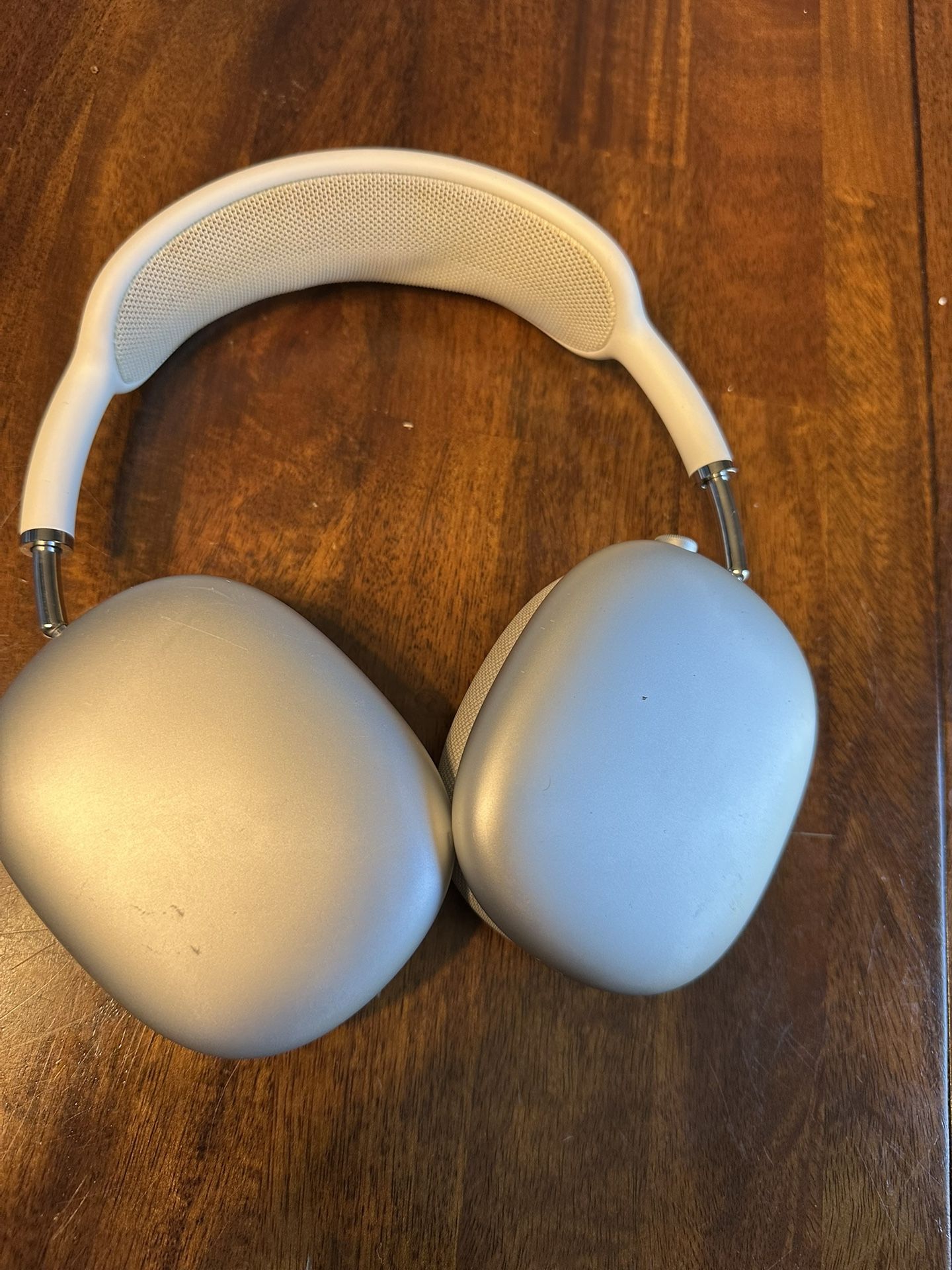 Apple Pro Max Bluetooth Noise Canceling Silver