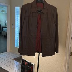 Beautiful brown leather 100% leather petite medium size