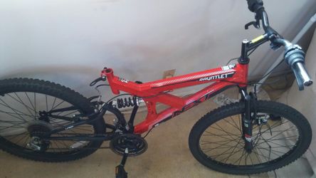 Dual suspension mountain bike