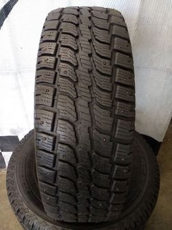 235/65r17 "Near New" Winter Cat SST studded snow tires