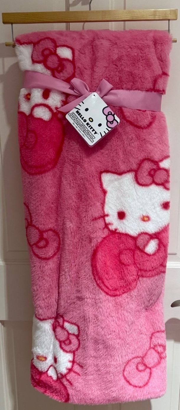 Hello Kitty Faux Fur Bow Blanket