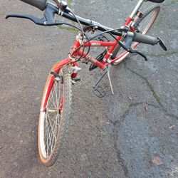 SCHWINN TWENTY SIX , INCH WOMAN'S BIKE IN GREAT SHAPE