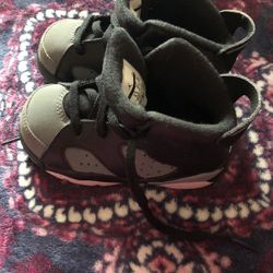 Jordan’s Black And Gray Like New Size 6c Kids 