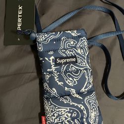 Supreme Puffer Neck Pouch Blue Paisley 