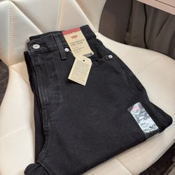 Levi’s Mom Jeans