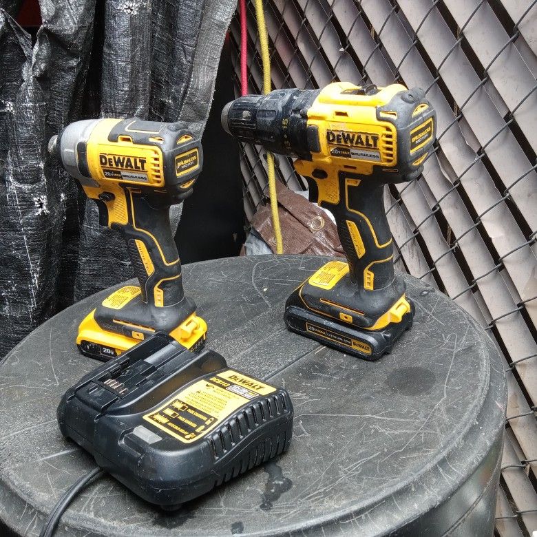 DEWALT 20V MAX* Cordless Drill Combo Kit , Brushless, (DCK277C2) 