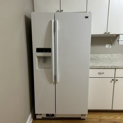 Refrigerator/ Stove 