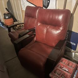 2 Lazy boy Recliners