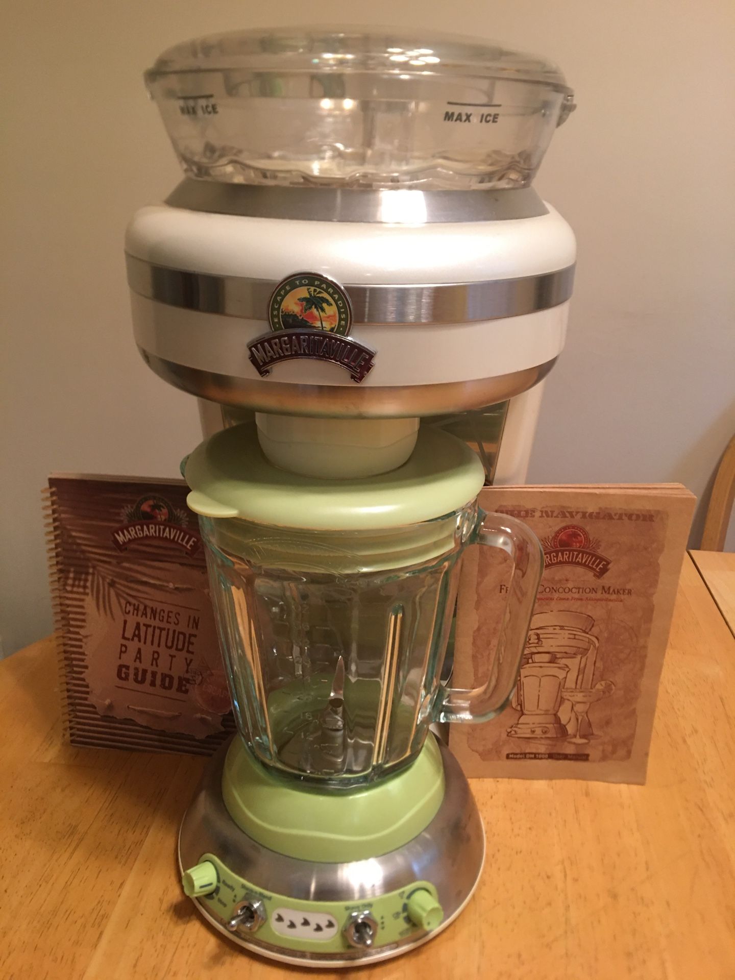 Like New Margaritaville Escape to Paradise Frozen Concoction Maker Model DM1000