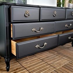 Gorgeous Dresser!!