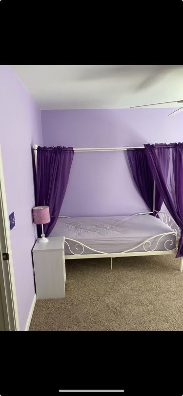 Twin Size Canopy Bed
