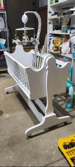 Vintage Solid Wood Baby Rocking Cradle/Bassinet – White – Mattress Included