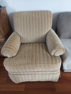 (2 ) Broyhill Chairs