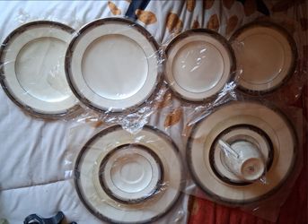 Noritake Fine China Dinnerware Set