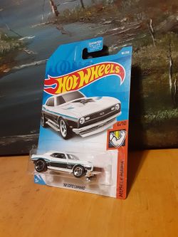 2017 Hot Wheels Muscle Mania White '68 Copo Camaro Diecast toy car 1:64 scale $3
